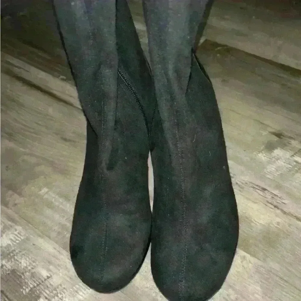Donald J. Pliner Black Suede Heeled Boot with Faux Croc Embossing Size 6 1/2 M